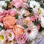 Песчаные замки: пионовидная роза, фактурная гвоздика и сортовая гербера в Санкт-Петербург - Фотография 11