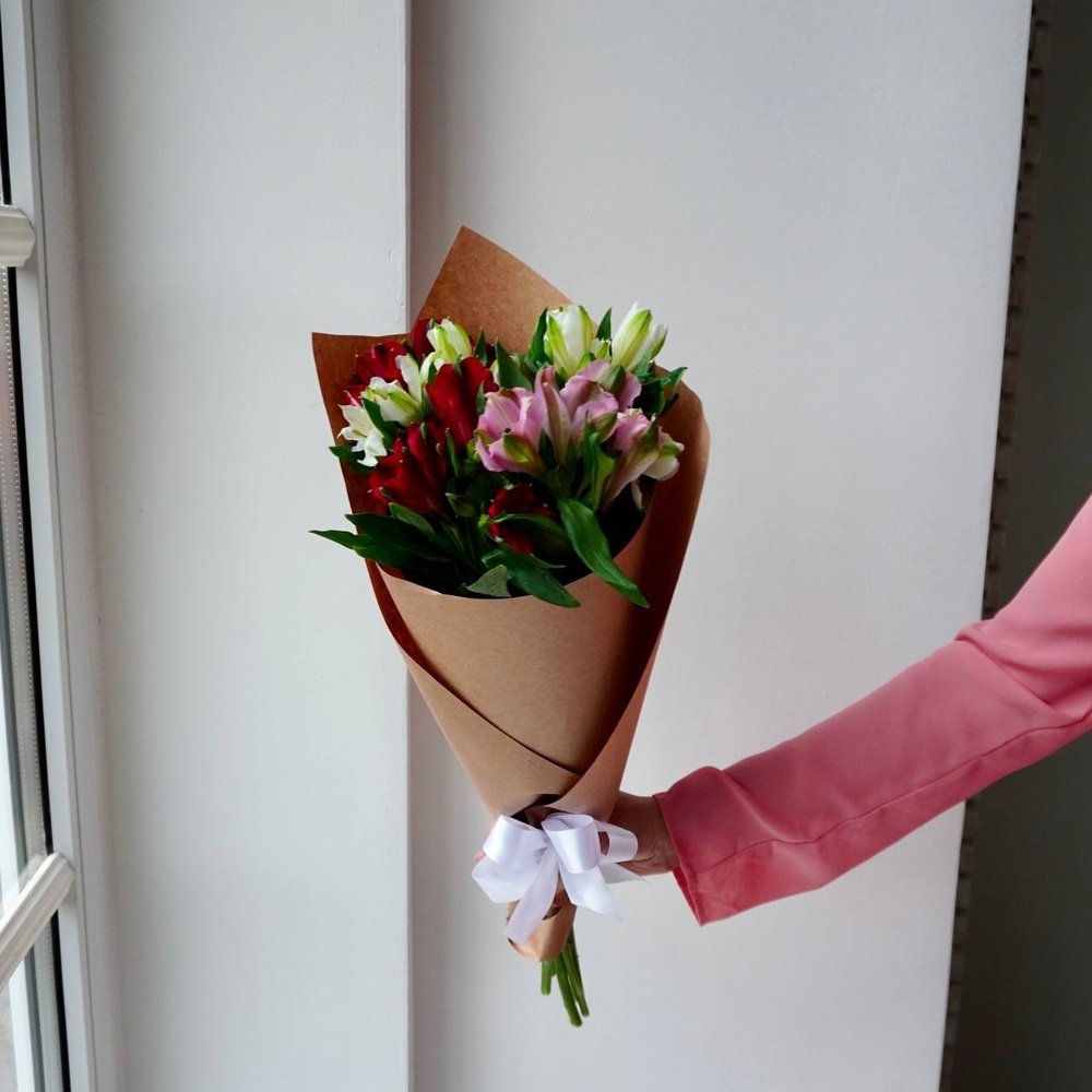 Альстромерия недорого: 5 цветков микс в букете