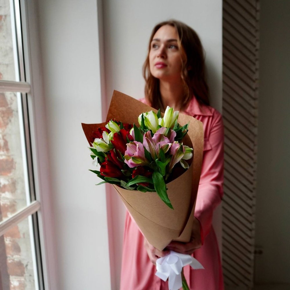 Альстромерия недорого: 5 цветков микс в букете