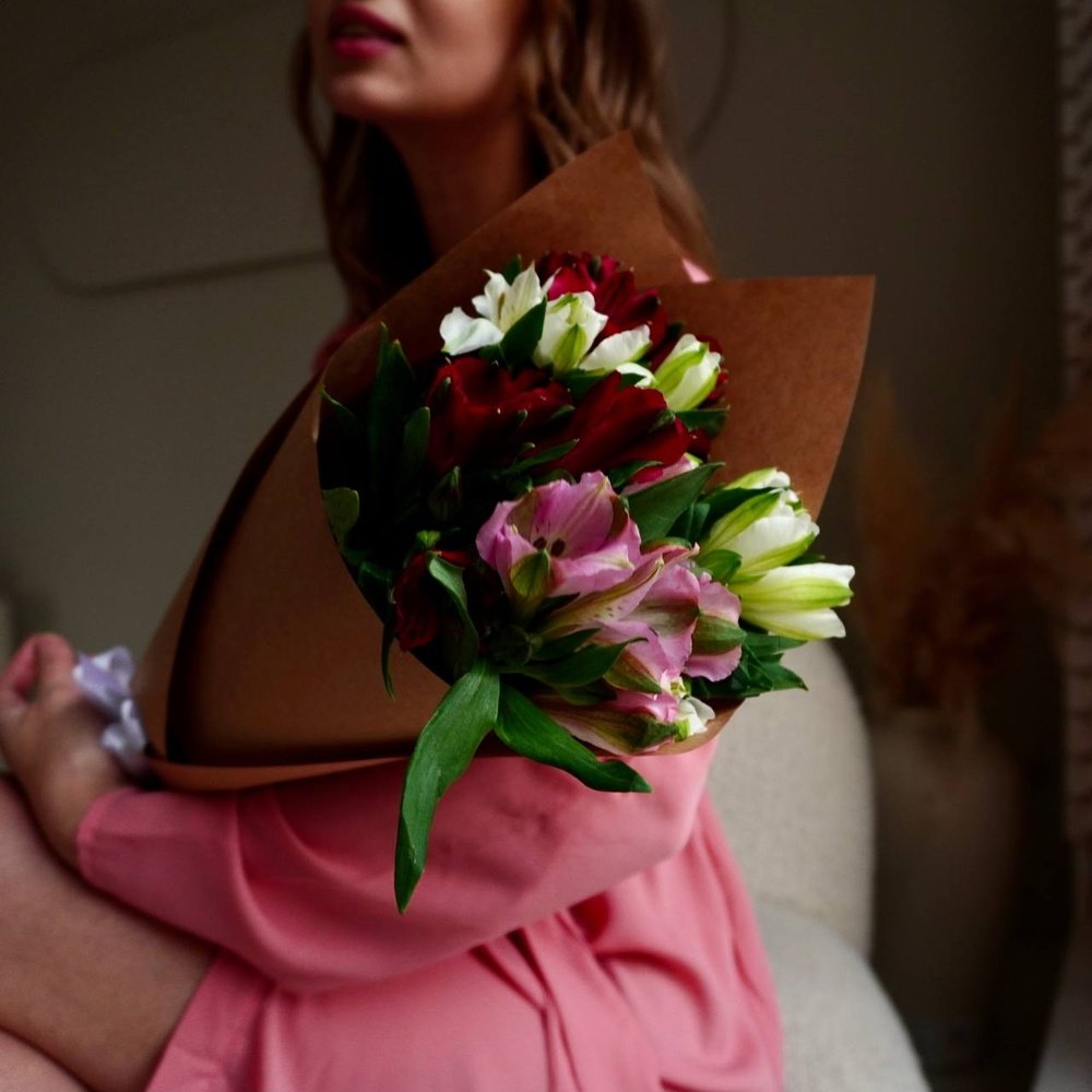 Альстромерия недорого: 5 цветков микс в букете