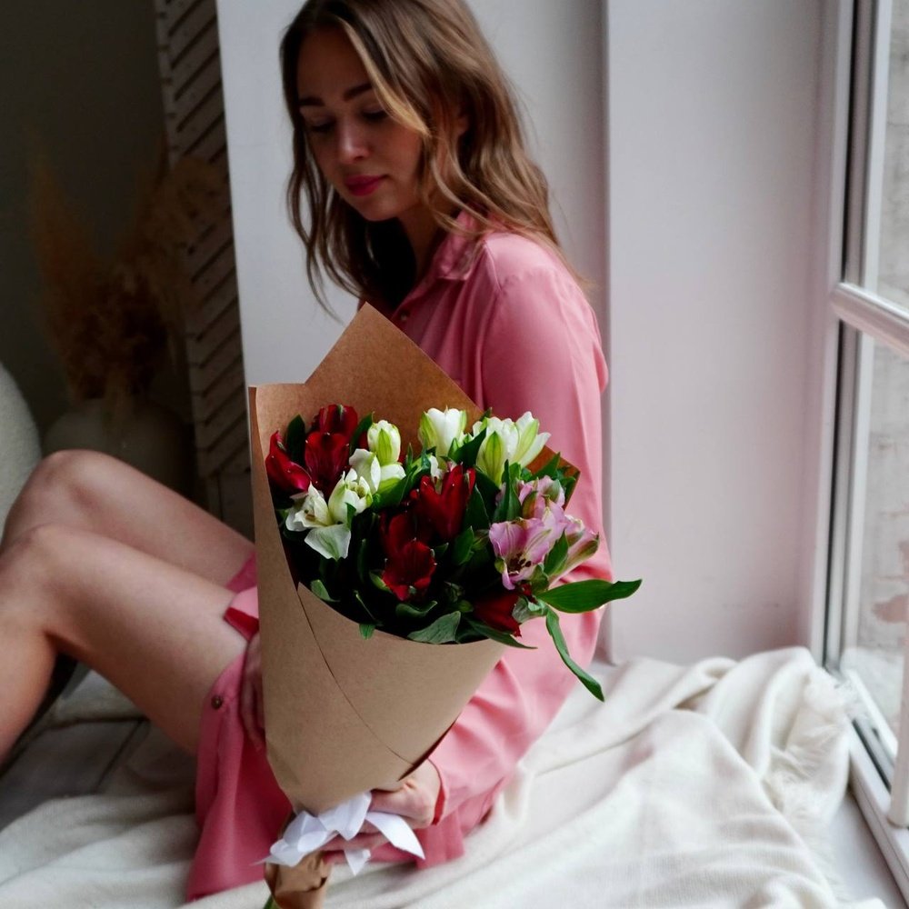 Альстромерия недорого: 5 цветков микс в букете