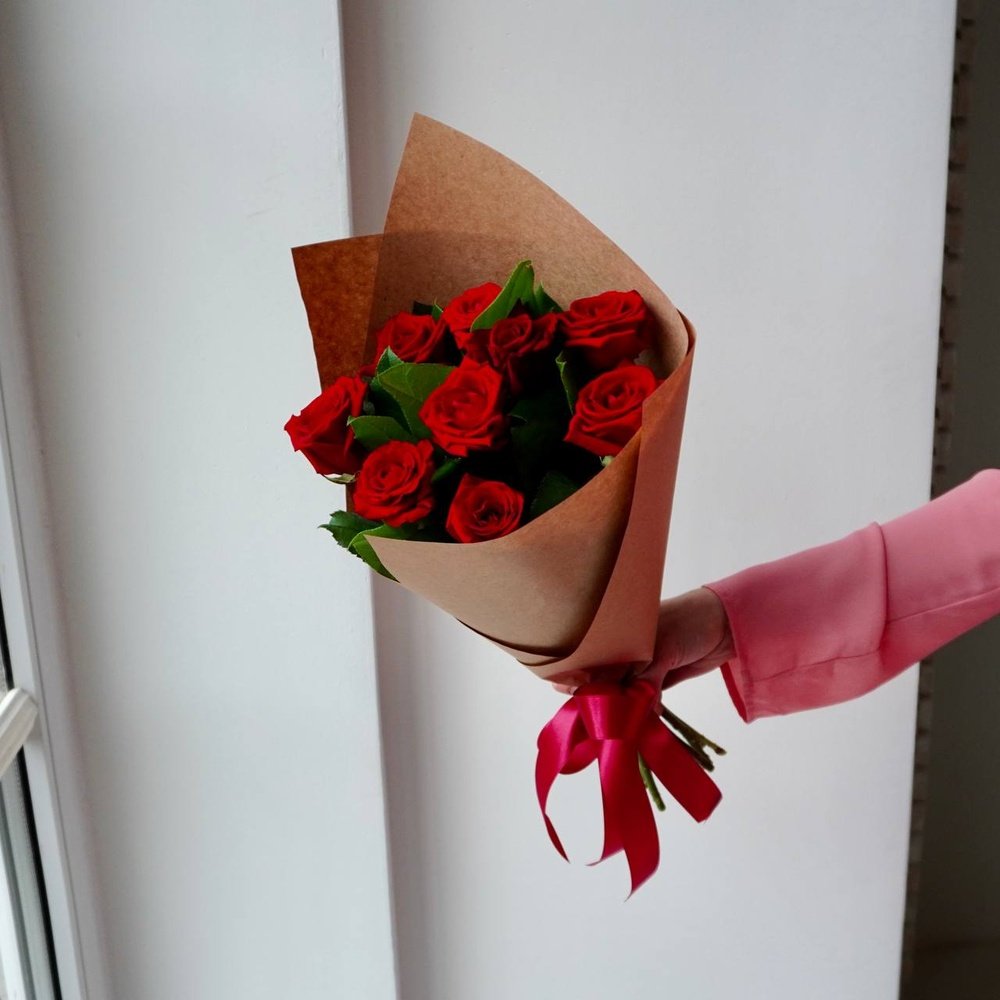 Розы дешево, 9шт. Цвет: красный
