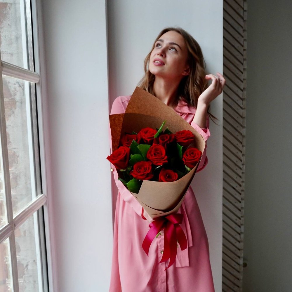 Розы дешево, 9шт. Цвет: красный