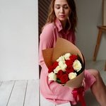 Розы дешево, 15 шт. Цвет: красный и белый. Доставка цветов в Санкт-Петербурге - Фотография 1 Розы дешево, 15 шт. Цвет: красный и белый. Доставка цветов в Санкт-Петербурге - Фотография 1
