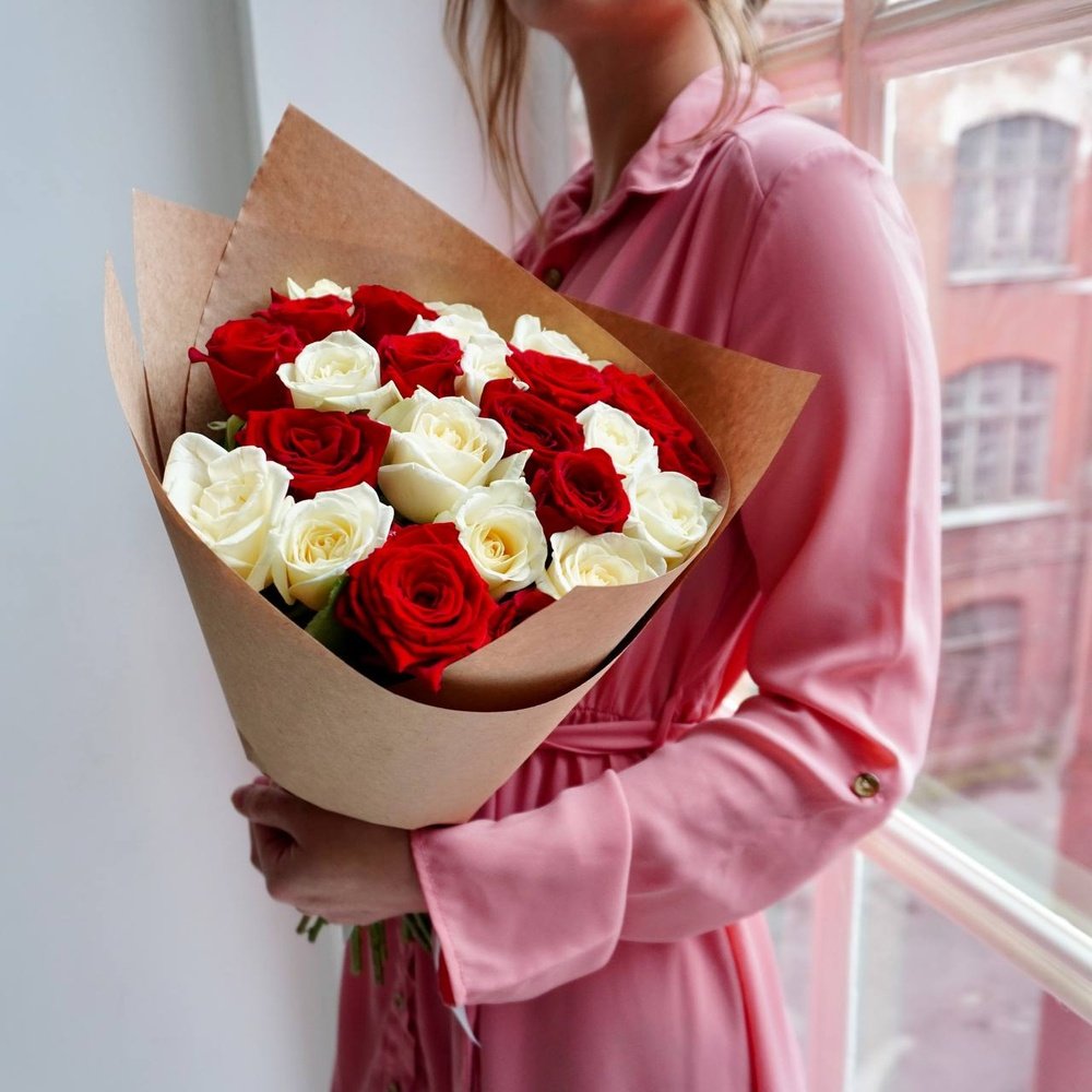 Розы дешево, 25 шт. Цвет: красный и белый