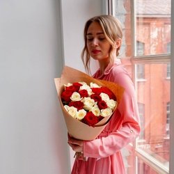 Букет «Розы дешево, 25 шт. Цвет: красный и белый» Букет «Розы дешево, 25 шт. Цвет: красный и белый»