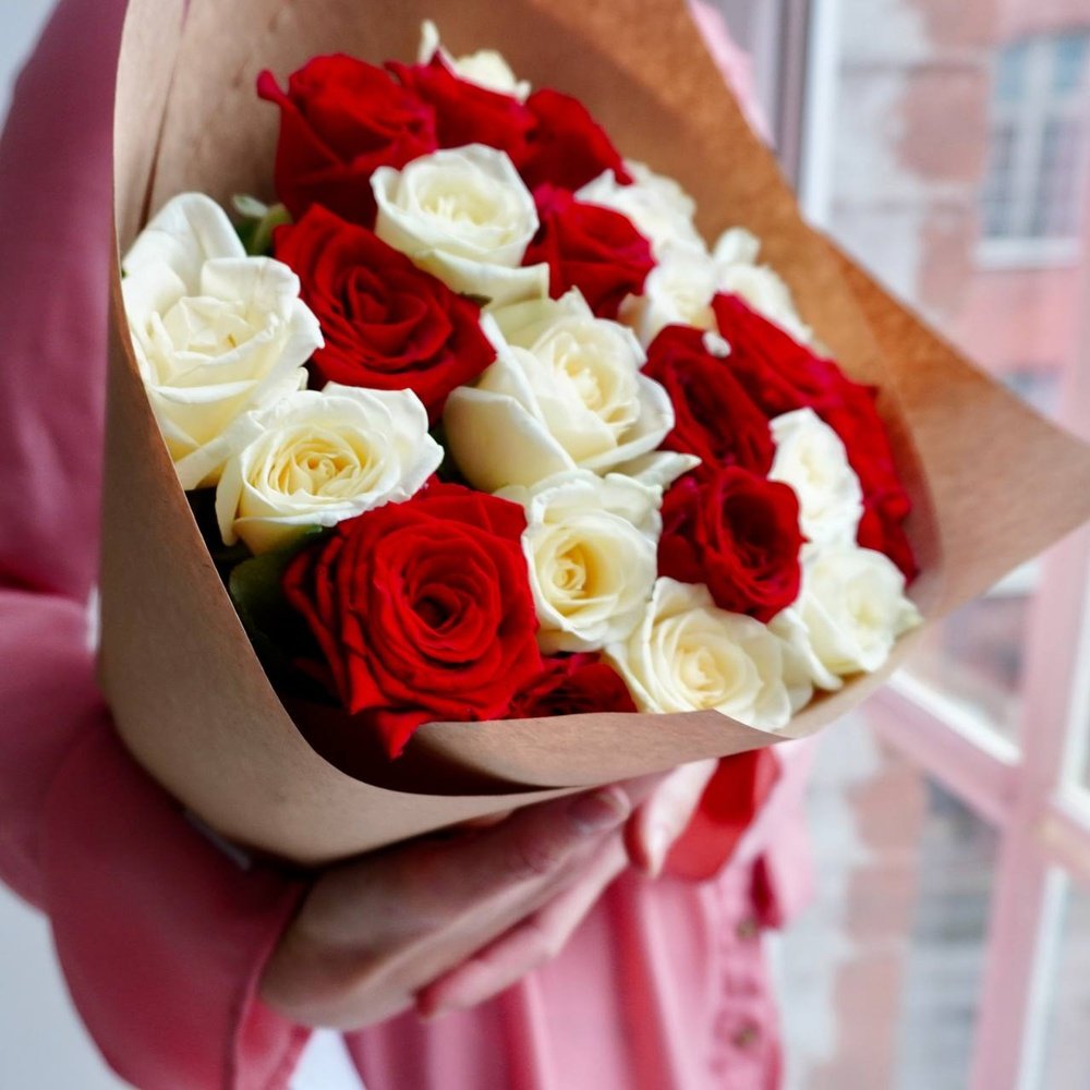 Розы дешево, 25 шт. Цвет: красный и белый