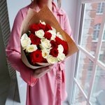 Розы дешево, 25 шт. Цвет: красный и белый. Доставка цветов в Санкт-Петербурге круглосуточно - Фотография 4