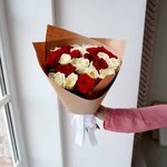 Розы дешево, 25 шт. Цвет: красный и белый. Доставка цветов в Санкт-Петербурге круглосуточно - Фотография 8