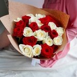 Розы дешево, 25 шт. Цвет: красный и белый. Доставка цветов в Санкт-Петербурге круглосуточно - Фотография 10