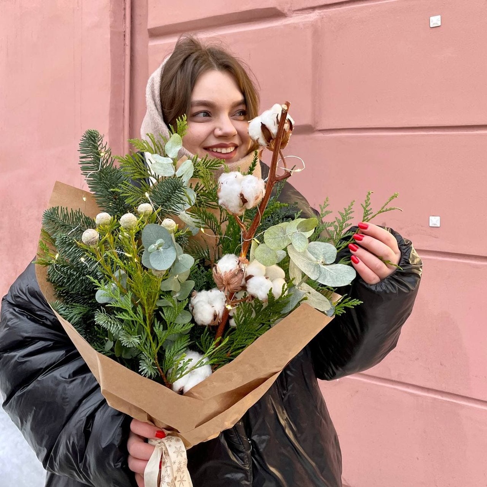 Таёжный лес: хвойные ветки, хлопок и гирлянда в Санкт-Петербурге Таёжный лес: хвойные ветки, хлопок и гирлянда в Санкт-Петербурге