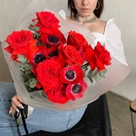 Снилось мне: алые розы и красные анемоны в Санкт-Петербурге - Фотография 6