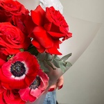 Снилось мне: алые розы и красные анемоны в Санкт-Петербурге - Фотография 9