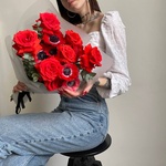 Снилось мне: алые розы и красные анемоны в Санкт-Петербурге - Фотография 1