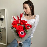 Сладкие уста: алые розы и красные анемоны в Санкт-Петербурге - Фотография 1