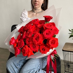 Букет Хочу любить: 25 алых роз сорта Нина