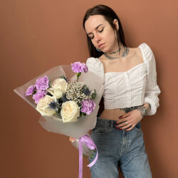 Букет «Терпкий вкус любви: пионовидные розы, лунная гвоздика и экзотический эрингиум» Букет «Терпкий вкус любви: пионовидные розы, лунная гвоздика и экзотический эрингиум»