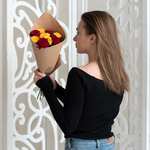 Розы дешево, 9 штук. Цвет: красный и жёлтый. Доставка круглосуточно в Санкт-Петербурге - Фотография 1 Розы дешево, 9 штук. Цвет: красный и жёлтый. Доставка круглосуточно в Санкт-Петербурге - Фотография 1