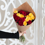 Розы дешево, 17 штук. Цвет: красный и жёлтый. Доставка круглосуточно в Санкт-Петербурге - Фотография 2