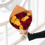 Розы дешево, 17 штук. Цвет: красный и жёлтый. Доставка круглосуточно в Санкт-Петербурге - Фотография 3