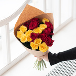 Розы дешево, 19 штук. Цвет: красный и жёлтый. Доставка круглосуточно в Санкт-Петербурге - Фотография 3