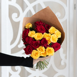 Розы дешево, 21 шт. Цвет: красный и жёлтый. Доставка круглосуточно в Санкт-Петербурге - Фотография 2