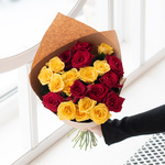 Розы дешево, 21 шт. Цвет: красный и жёлтый. Доставка круглосуточно в Санкт-Петербурге - Фотография 3