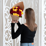 Розы дешево, 25 штук. Цвет: красный и жёлтый. Доставка круглосуточно в Санкт-Петербурге - Фотография 1