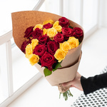 Розы дешево, 25 штук. Цвет: красный и жёлтый. Доставка круглосуточно в Санкт-Петербурге - Фотография 3
