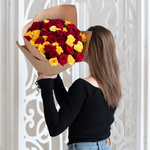 Розы дешево, 55 штук. Цвет: красный и жёлтый. Доставка круглосуточно в Санкт-Петербурге - Фотография 1 Розы дешево, 55 штук. Цвет: красный и жёлтый. Доставка круглосуточно в Санкт-Петербурге - Фотография 1