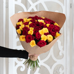 Розы дешево, 55 штук. Цвет: красный и жёлтый. Доставка круглосуточно в Санкт-Петербурге - Фотография 2 Розы дешево, 55 штук. Цвет: красный и жёлтый. Доставка круглосуточно в Санкт-Петербурге - Фотография 2