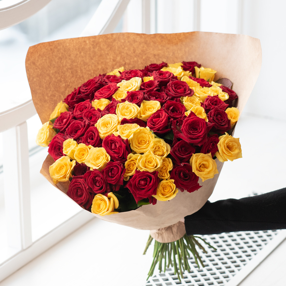 Розы красные и жёлтые недорого: 75 цветков