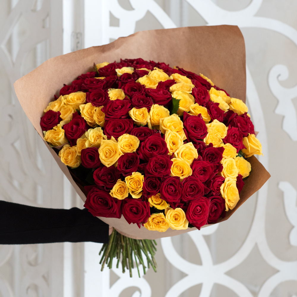 Розы красные и жёлтые недорого: 101 цветок