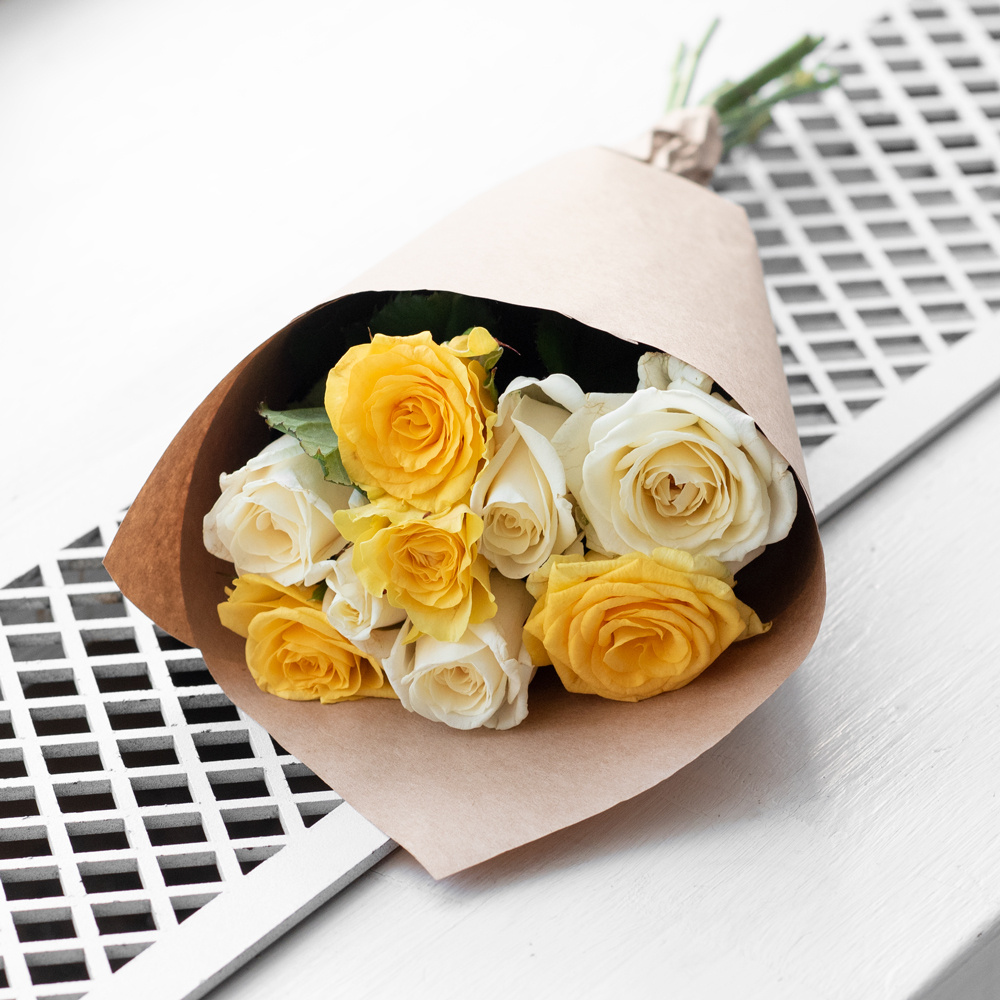 Розы белые и жёлтые недорого: 9 цветков