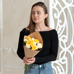 Розы дешево, 13 штук. Цвет: белый и жёлтый. Доставка круглосуточно в Санкт-Петербурге - Фотография 1