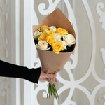 Розы дешево, 13 штук. Цвет: белый и жёлтый. Доставка круглосуточно в Санкт-Петербурге - Фотография 2