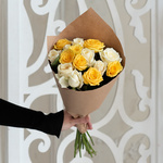 Розы дешево, 15 штук. Цвет: белый и жёлтый. Доставка круглосуточно в Санкт-Петербурге - Фотография 2