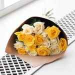 Розы дешево, 17 штук. Цвет: белый и жёлтый. Доставка круглосуточно в Санкт-Петербурге - Фотография 3