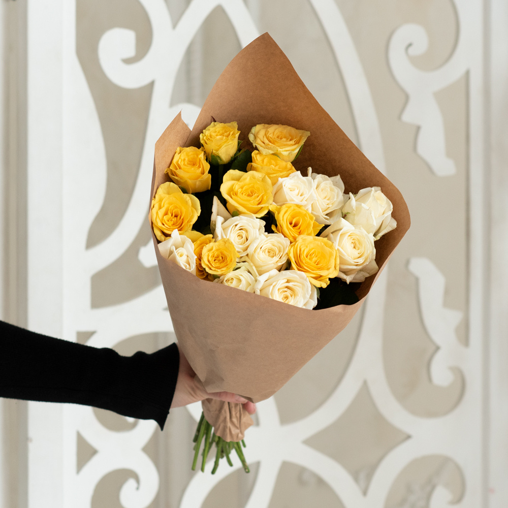Розы белые и жёлтые недорого: 21 цветков