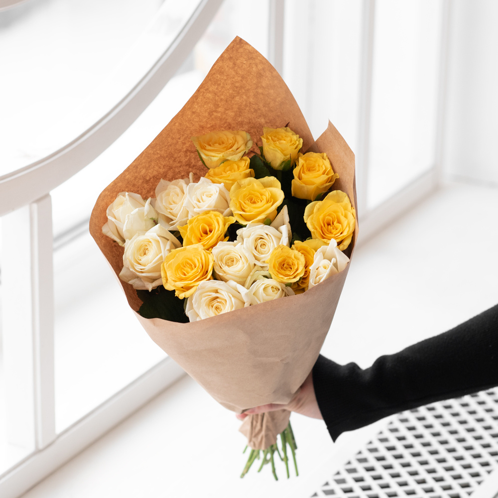 Розы белые и жёлтые недорого: 21 цветков