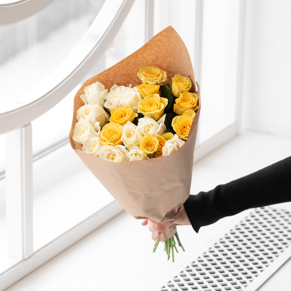 Розы белые и жёлтые недорого: 23 цветков
