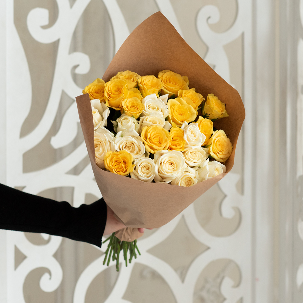 Розы белые и жёлтые недорого: 27 цветков