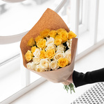 Розы дешево, 27 штук. Цвет: белый и жёлтый. Доставка круглосуточно в Санкт-Петербурге - Фотография 3 Розы дешево, 27 штук. Цвет: белый и жёлтый. Доставка круглосуточно в Санкт-Петербурге - Фотография 3