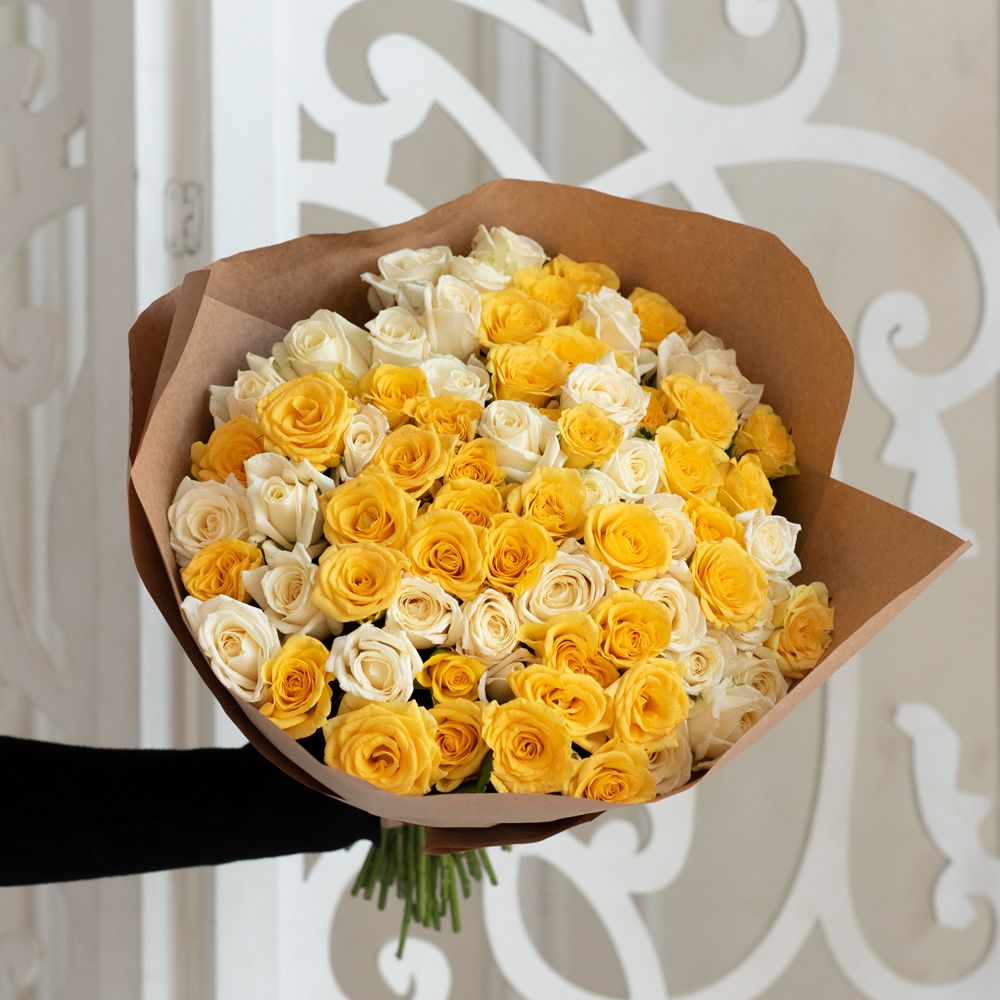 Розы белые и жёлтые недорого: 75 цветков