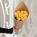 Розы дешево, 13 штук. Цвет: жёлтый и персиковый. Доставка круглосуточно в Санкт-Петербурге - Фотография 2