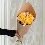 Розы дешево, 15 штук. Цвет: жёлтый и персиковый. Доставка круглосуточно в Санкт-Петербурге - Фотография 2