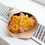 Розы дешево, 15 штук. Цвет: жёлтый и персиковый. Доставка круглосуточно в Санкт-Петербурге - Фотография 3