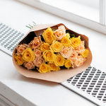 Розы дешево, 23 штук. Цвет: жёлтый и персиковый. Доставка круглосуточно в Санкт-Петербурге - Фотография 3