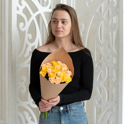 Букет «Розы жёлтые и персиковые недорого: 25 цветков» Букет «Розы жёлтые и персиковые недорого: 25 цветков»