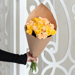 Розы дешево, 25 штук. Цвет: жёлтый и персиковый. Доставка круглосуточно в Санкт-Петербурге - Фотография 2